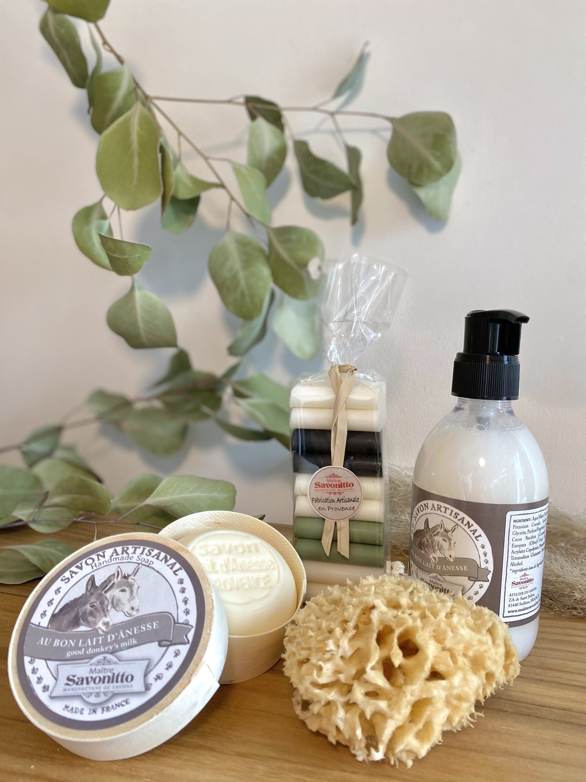 pack douceur Pack douceur avec savon liquide au lait d’ânesse, savon solide au lait d’ânesse et sachet de savons solides variés