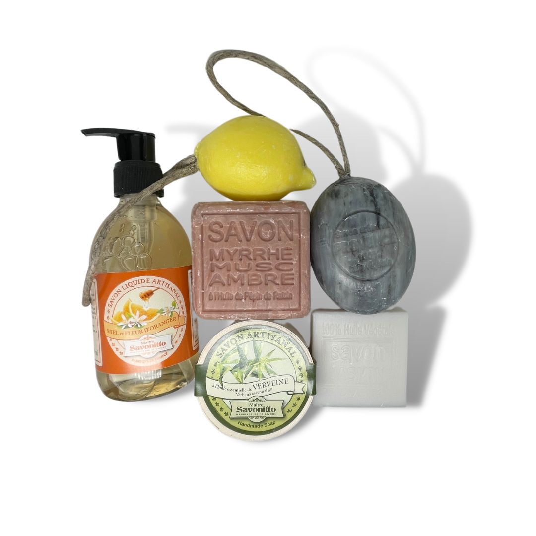 Pack découverte Pack découverte réunissant plusieurs savons solides et liquides artisanaux, parfums variés et ingrédients naturels pour explorer l’univers du savon made in Provence